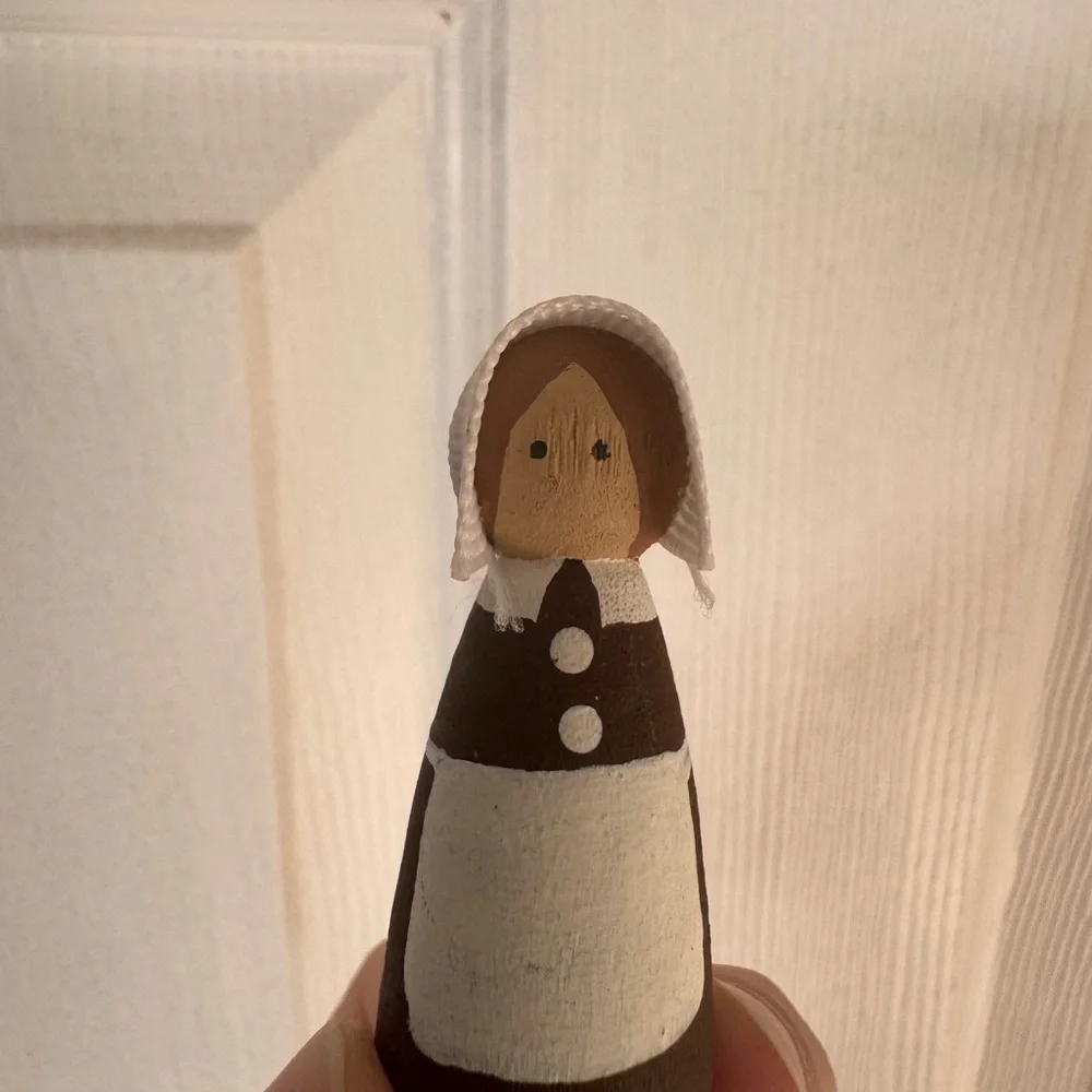 Vintage Hong Kong Wooden Peg Doll Pilgrim Man & Woman Thanksgiving Folk Art Pair